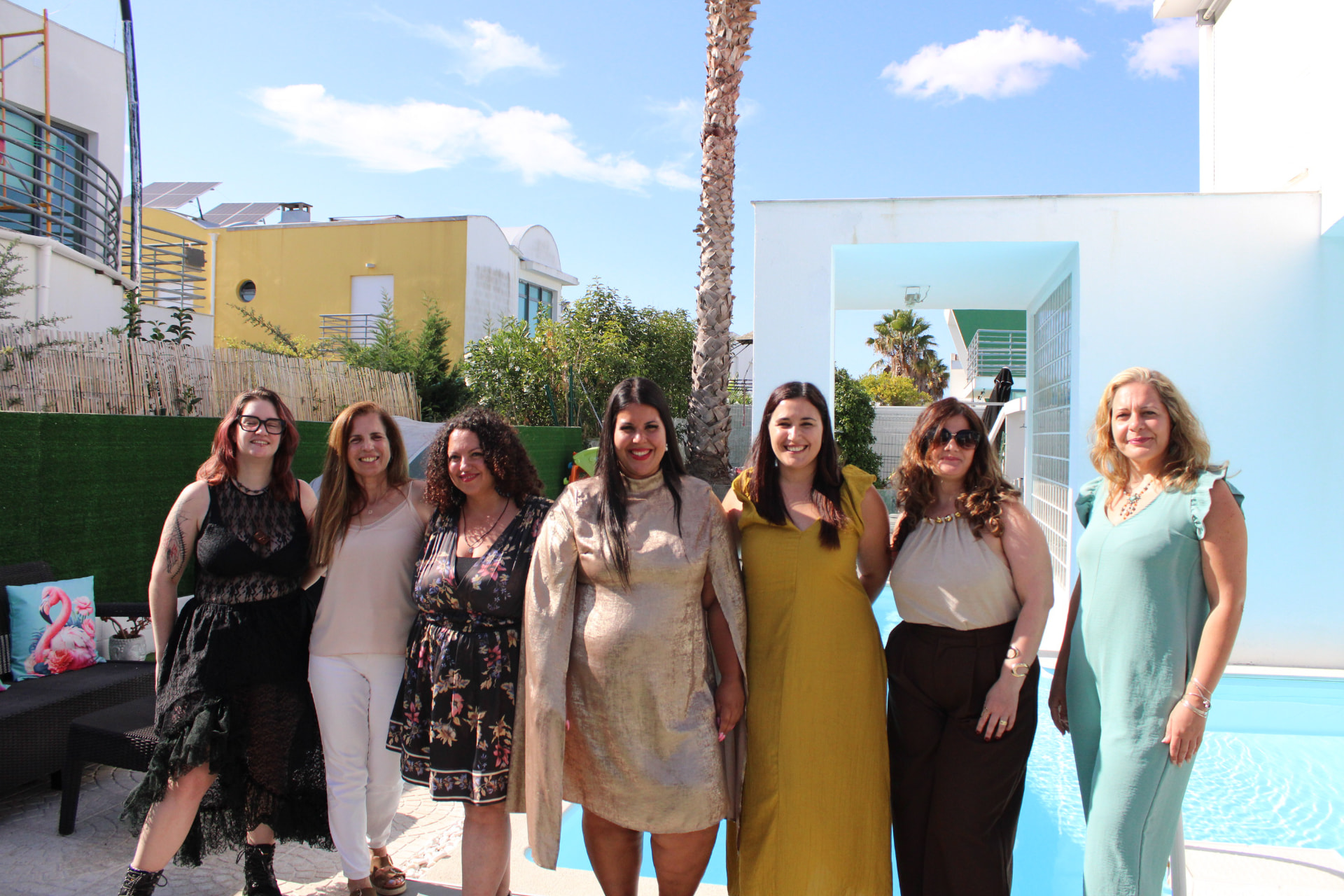 Mulheres em Ascensão num encontro junto à piscina